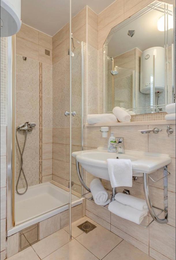 Apartment Promenade Zlatni Rat Бол Екстер'єр фото